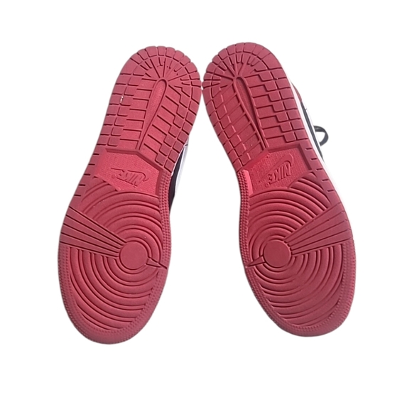 Nike Air Jordan Mid 1 Boys Sneakers Black and Red Youth 4.5 - Picture 5 of 8